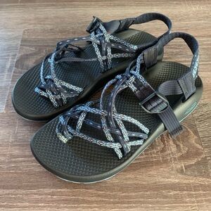 Chaco — women’s 8 dual adjustable blue strap sandals